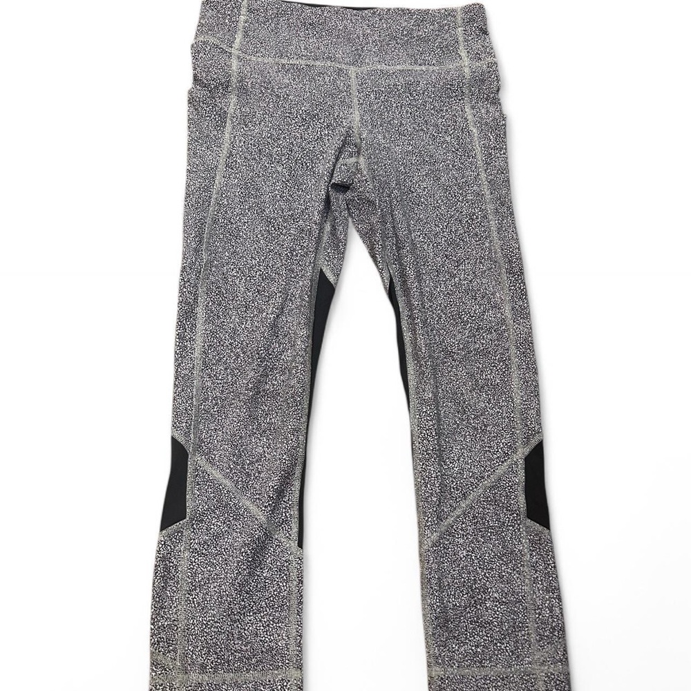 Lululemon • Pace Rival Legging • Grey/Black/White • Cropped • 26” Waist - Picture 3 of 8
